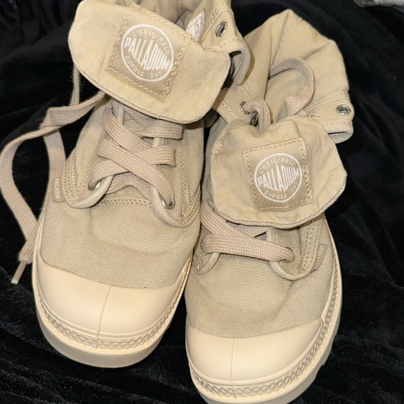 Palladium Baggy Bootie (Women) 6.5 - Picture 9 of 10